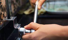 how to remove kitchen faucet without basin wrench